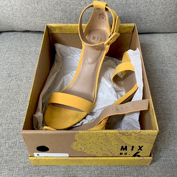 Yellow Open Toe Heels Size 8 - Picture 2 of 4